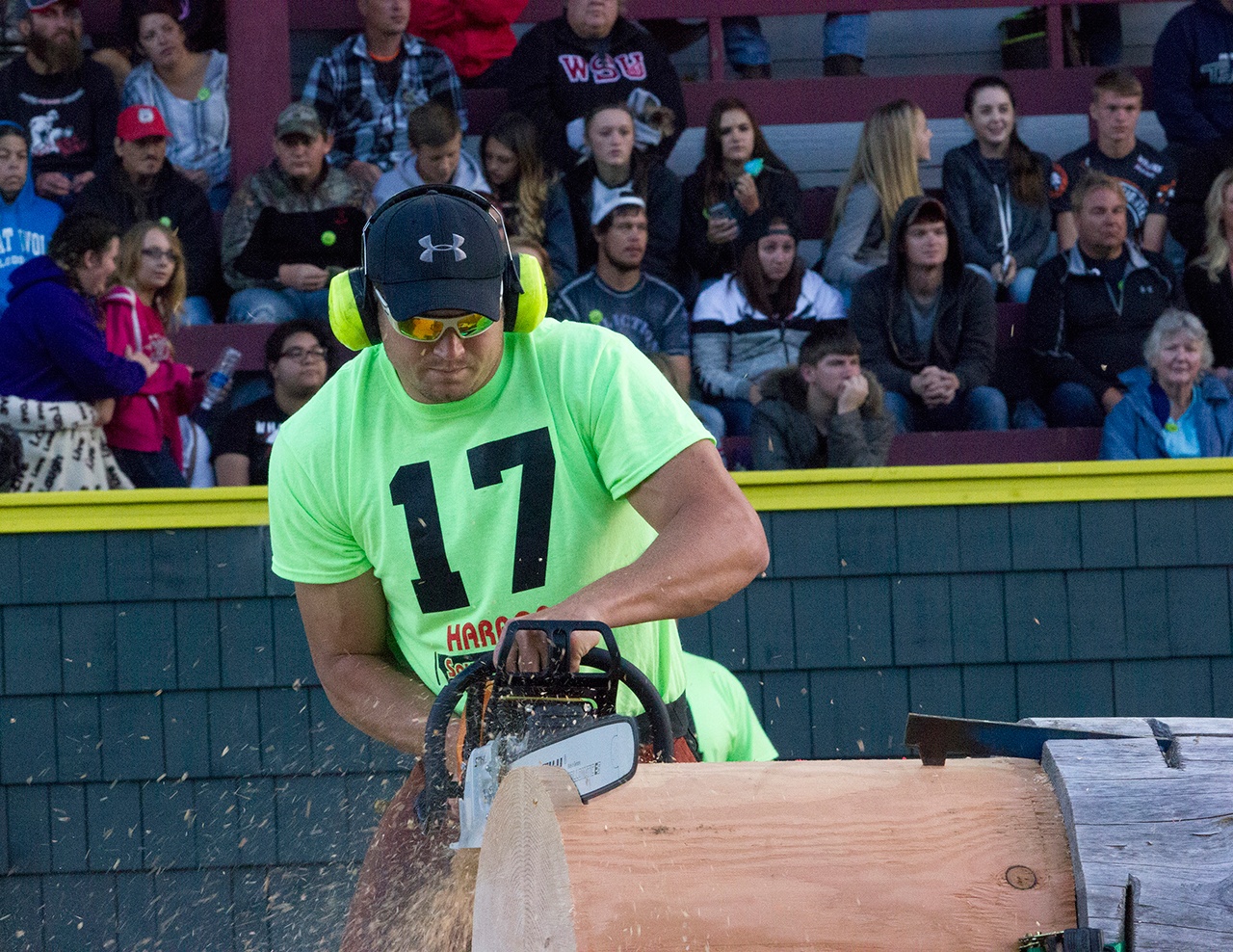 (Corey Morris | Grays Harbor Newspaper Group) Jason Lentz of Diana, W. Va., makes his first cut for the open powersaw event during the 52nd Loggers Playday on Sept. 10 in Hoquiam. Lentz won all-around logger.