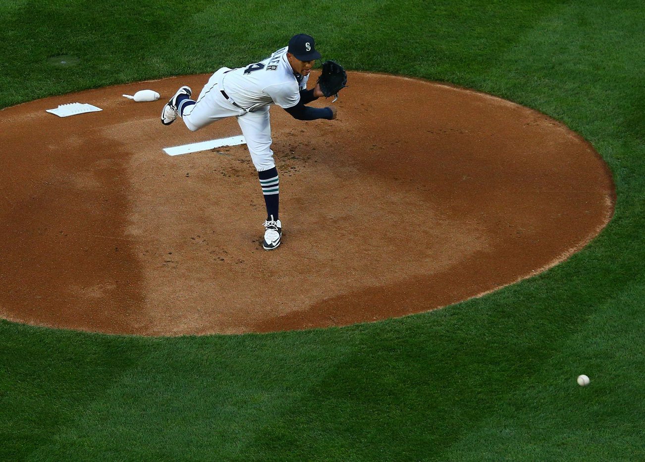 Walker throws a gem to power Mariners to their seventh straight win