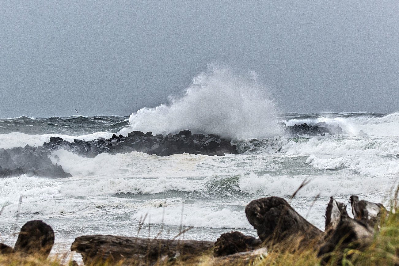 Heavy waves at the North Jetty at Ocean Shores on Friday afternoon. (Patricia Jollimore)