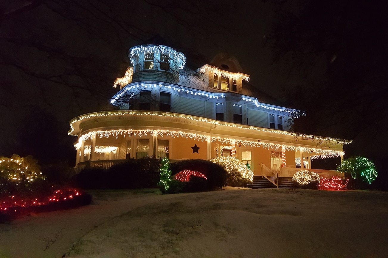 Aberdeen Mansion Lights up the Snowy Night