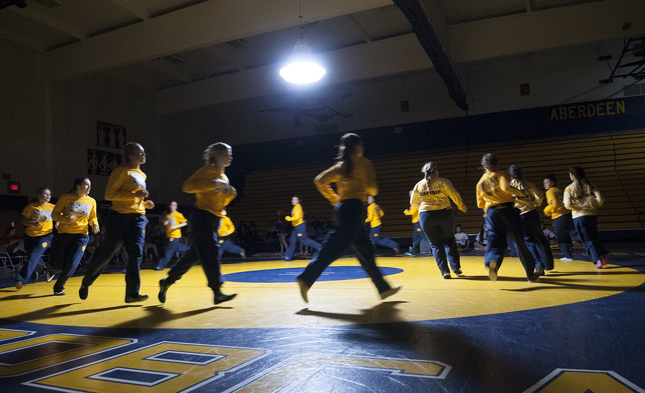 (Brendan Carl | The Daily World) Aberdeen’s girls circle the mat before their match against Hoquiam on Wednesday.