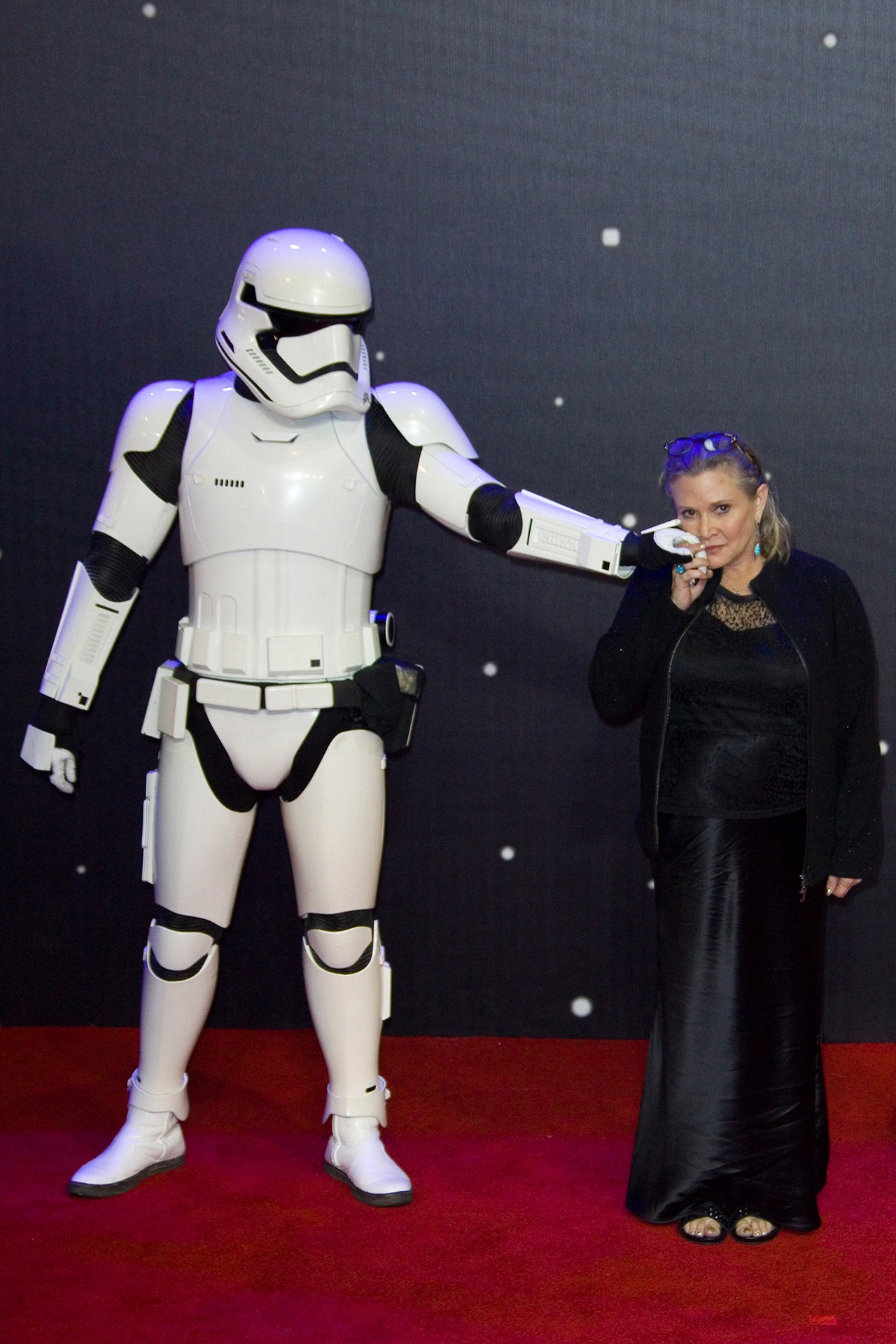 Carrie Fisher attends the “Star Wars: The Force Awakens” European Premiere held on Dec. 16, 2015 in London. (Bakounine/Abaca Press)