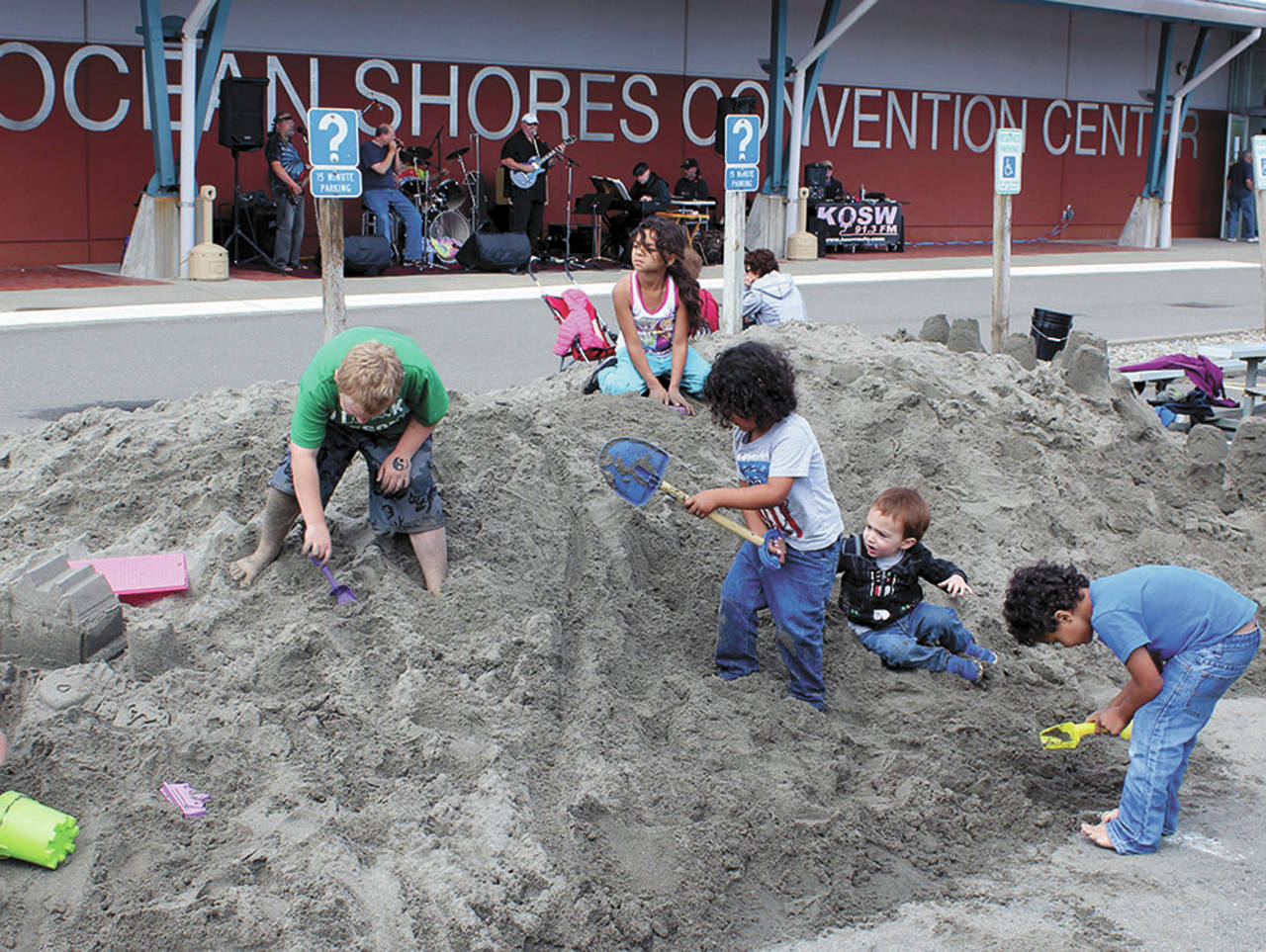 The kids’ sandpit at the Ocean Shores Convention Center was a popular spot at the 2016 Sand & Sawdust Festival. (Angelo Bruscas | GH Newspaper Group)