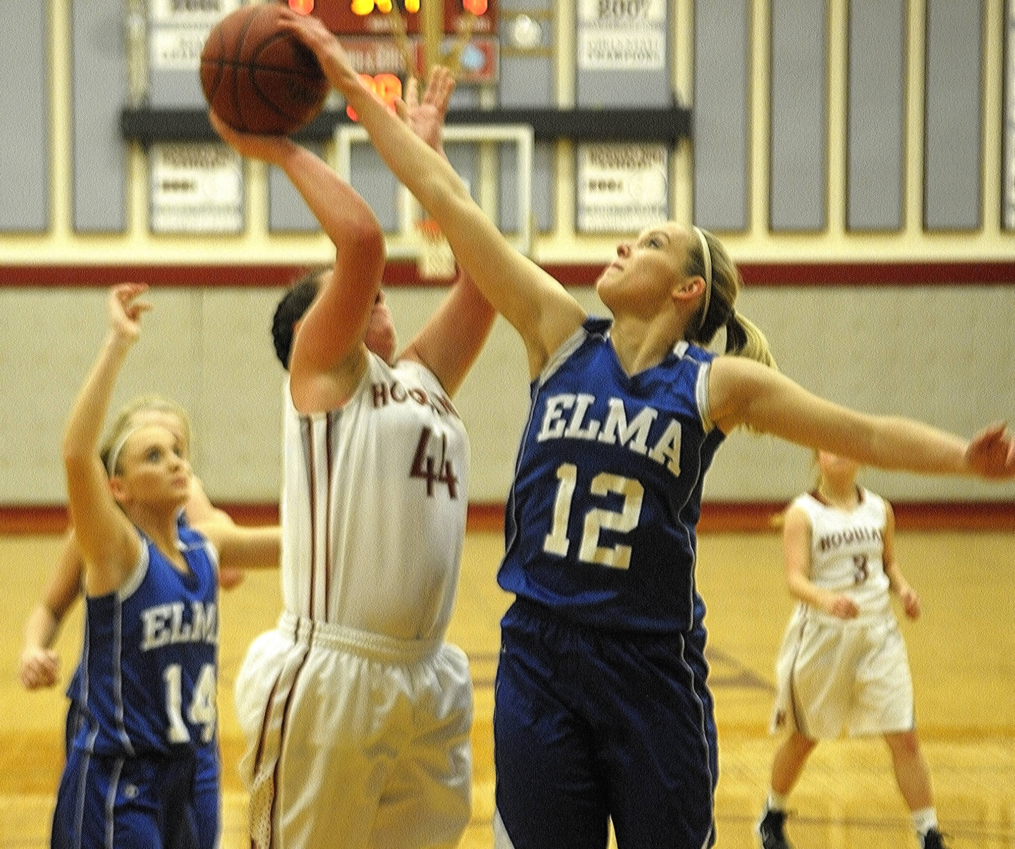 Elma girls crunch Hoquiam in district semis