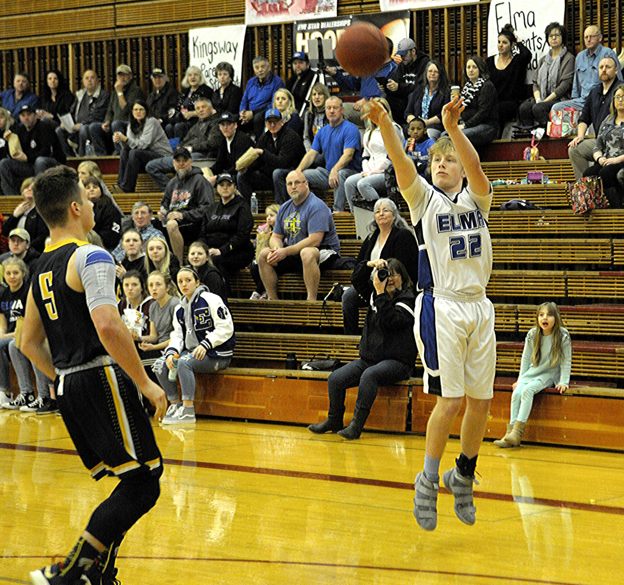 Monte boys upended in district semis; Elma eliminated