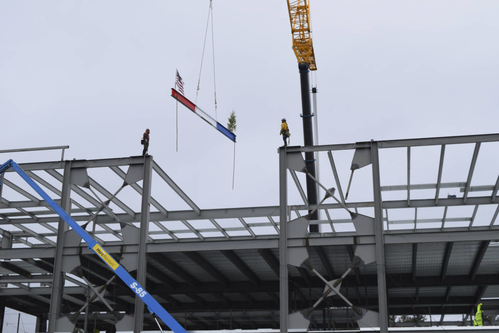 Topping-out beam tops wellness center | The Daily World