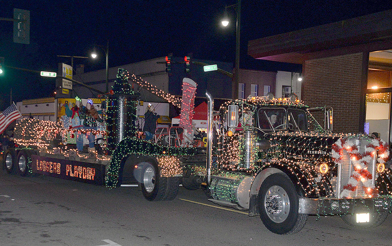 Hundreds pack downtown Montesano for annual Festival of Lights parade