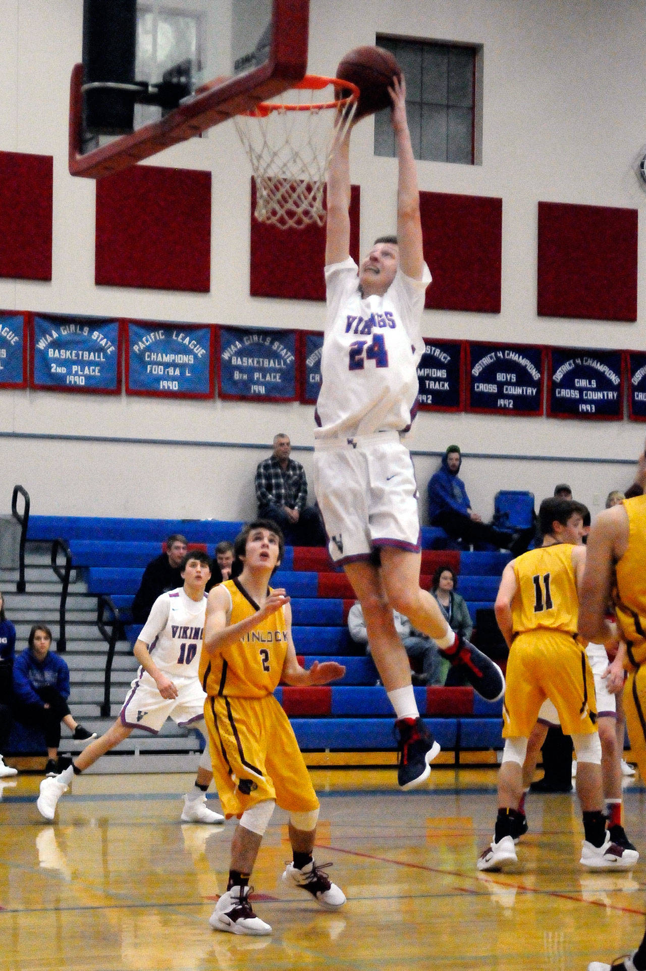 Willapa Valley’s Beau Buchanan slams home two points during the third quarter of Willapa Valley’s 67-47 win over Winlock in the Jack Q. Pearson Holiday Classic on Thursday at Willapa Valley High School. (Ryan Sparks | Grays Harbor News Group)