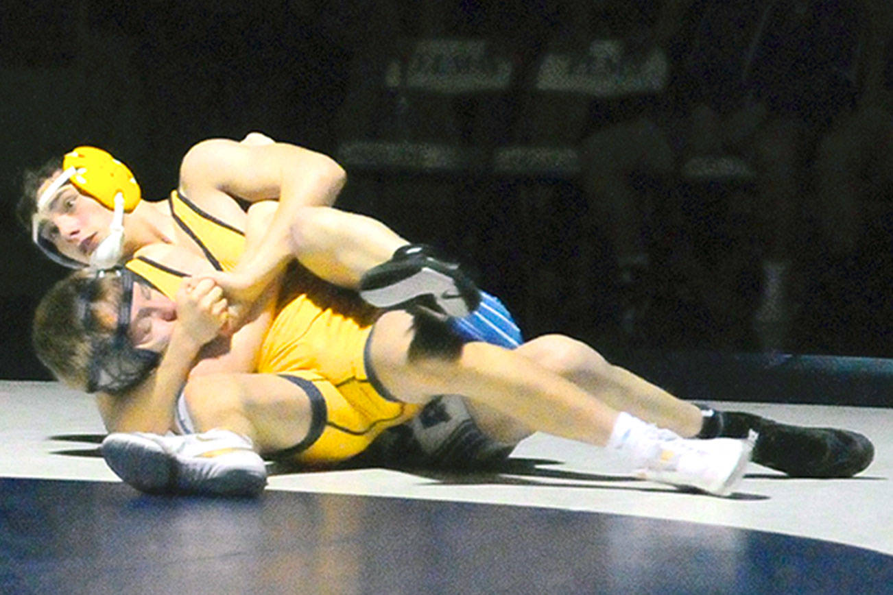 Thursday Prep Roundup: Aberdeen, Elma do battle on the mat