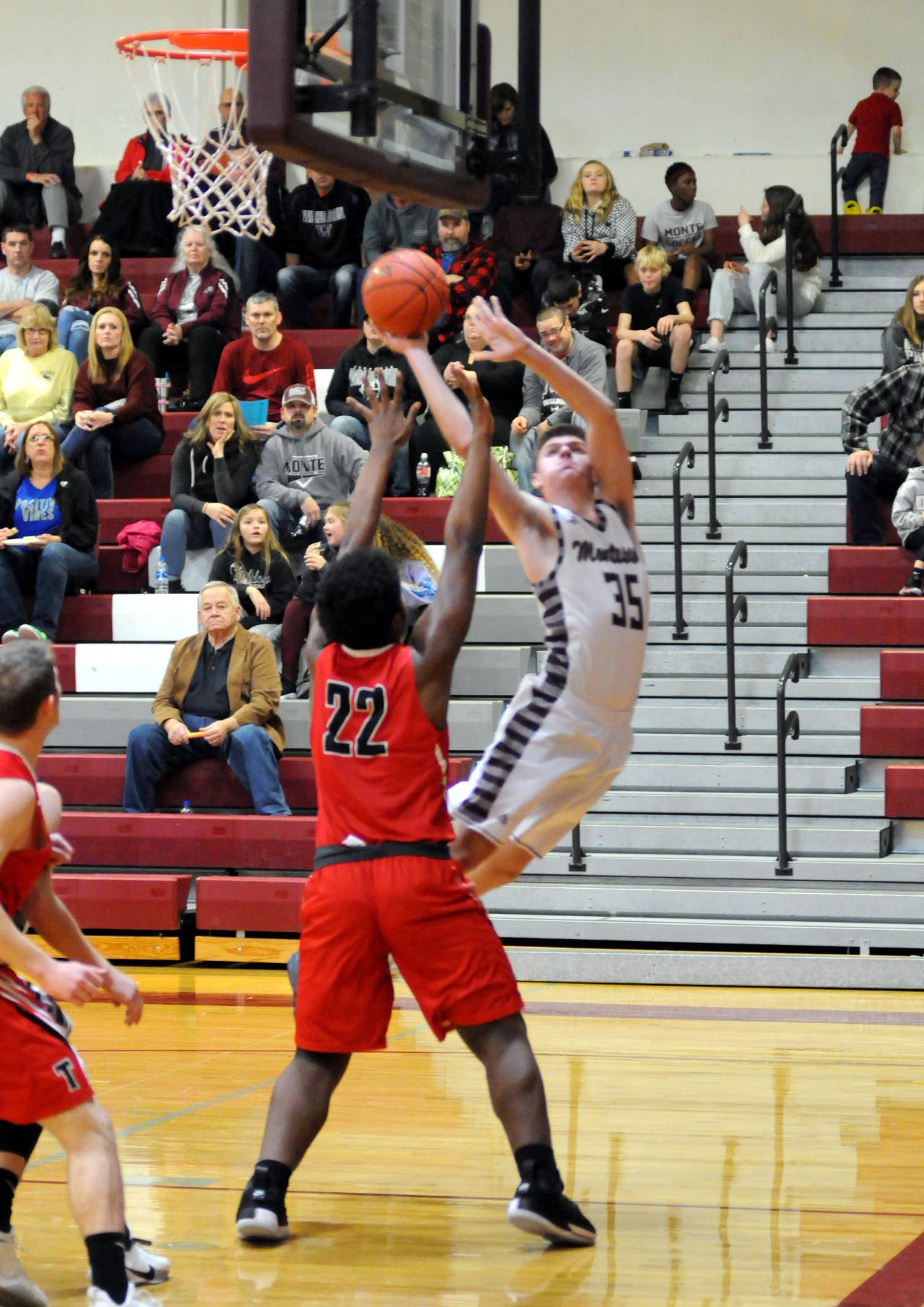 Montesano’s Ben Wills drives to the basket while behind defended by Tenino’s Takari Hickle during the Bulldogs’ 71-43 victory on Tuesday in Montesano. (Ryan Sparks | Grays Harbor News Group)