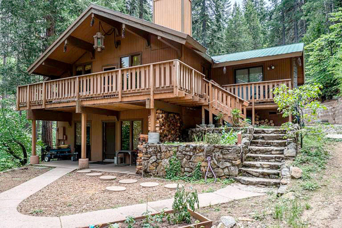 Want To Own 900 Acres And A Home Inside Yosemite The Daily World   21943747 Web1 Lodge Web 1200x800 