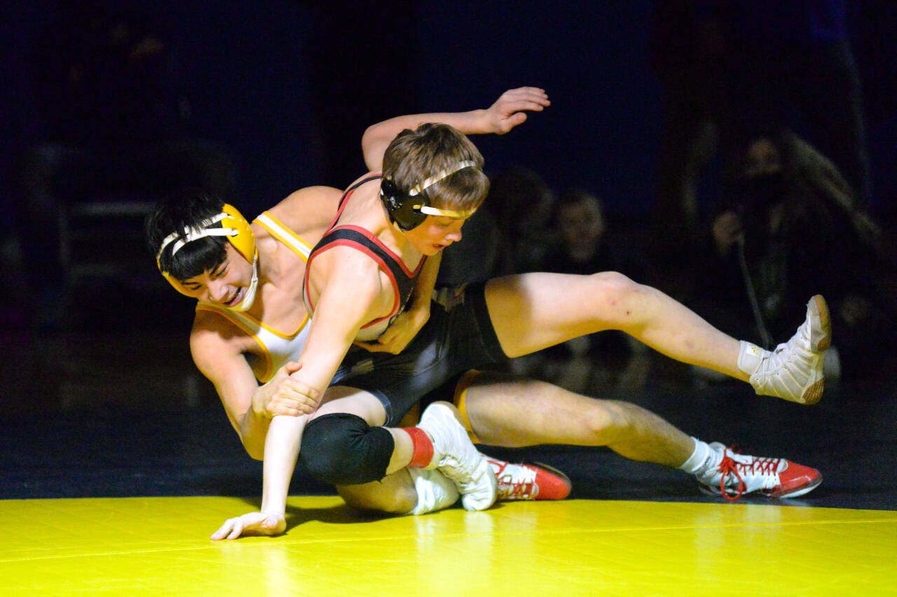 RYAN SPARKS | THE DAILY WORLD Aberdeen’s Drew Lock, left, controls Shelton’s Tyler Fleshman in the final match of the 126 pound weight class at the Grays Harbor Championships boys wrestling meet Saturday at Aberdeen High School.