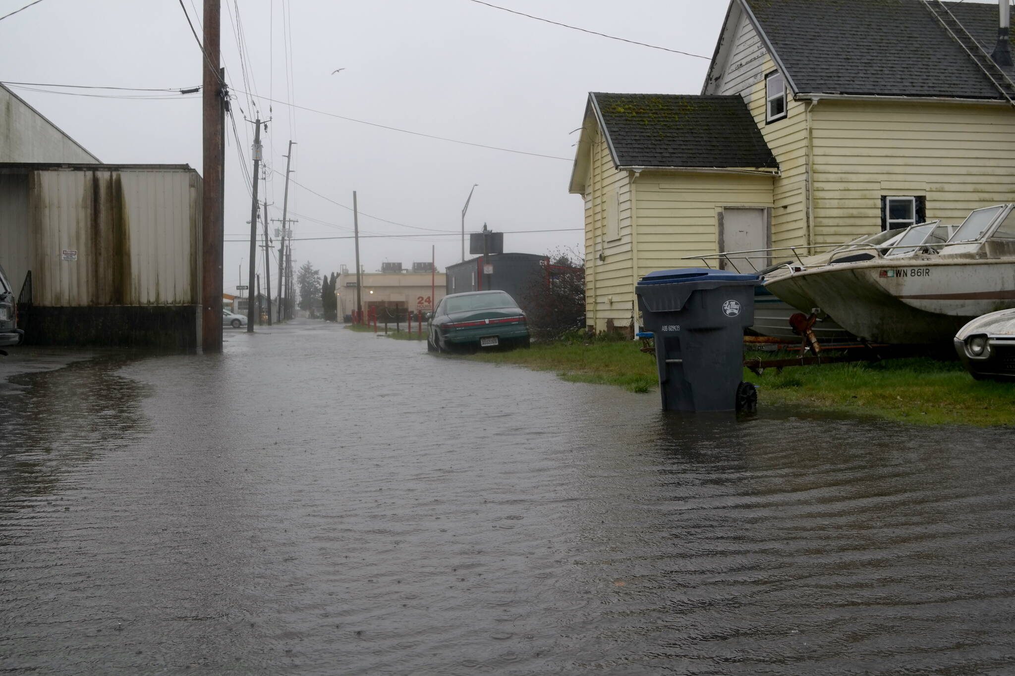 Heavy rain Sunday night into Monday morning contributed to standing water on roadways in downtown Aberdeen. Erika Gebhardt I The Daily World