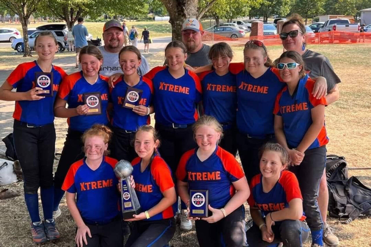 Elma Xtreme softball successful at summer tournaments The Daily World