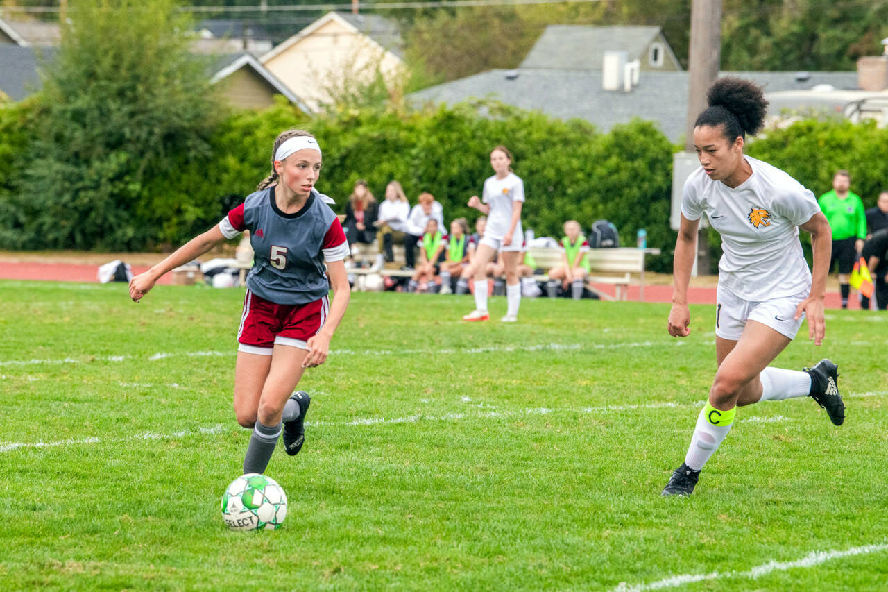 JARED WENZELBURGER | THE CHRONICLE Aberdeen’s Maddi Gore, right, pursues WF West’s Wyatt Rogerson during the Bobcats’ 3-2 win Thursday, Sept. 15, 2022 in Chehalis.