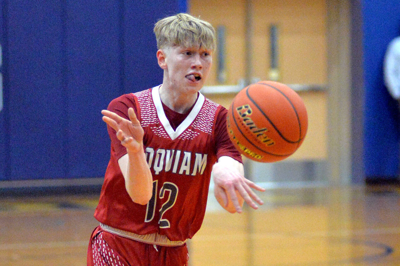 DAILY WORLD FILE PHOTO
Hoquiam senior guard Michael Lorton Watkins scored 27 points in the Grizzlies' 82-62 victory over Onalaska on Monday at Onalaska High School.