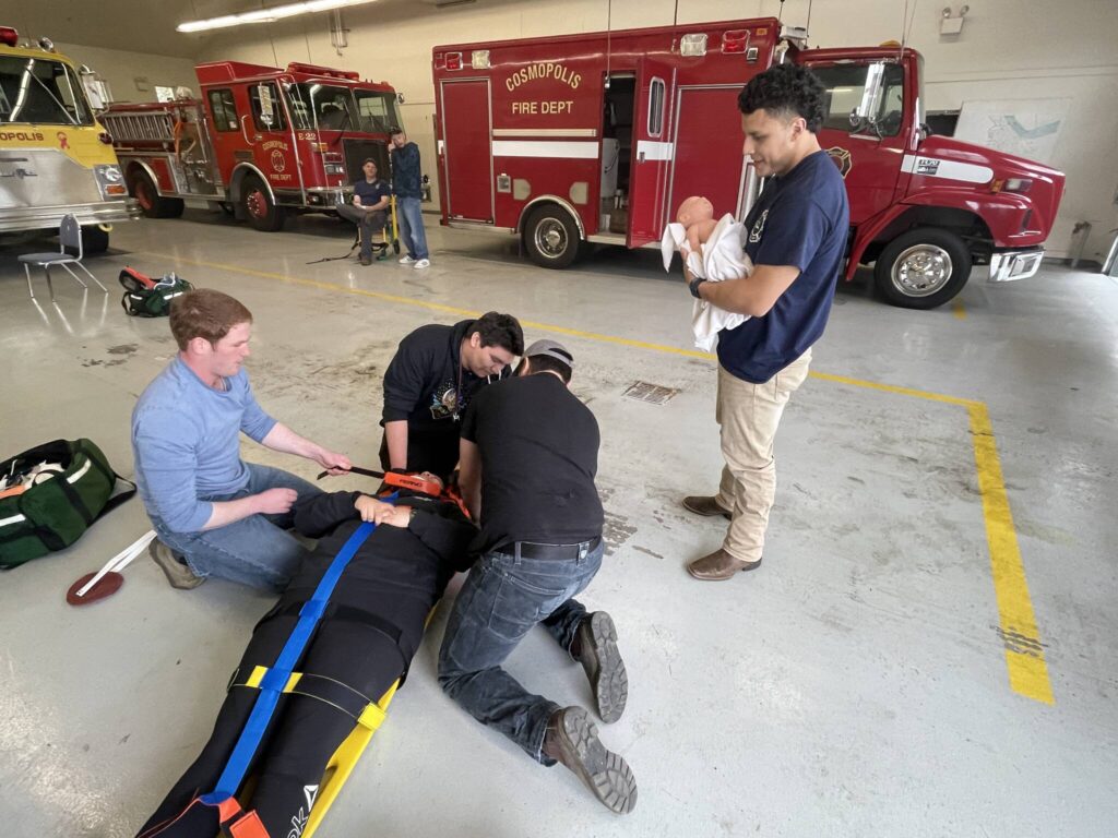 For love of one’s neighbors: volunteers practice EMT skills | The Daily ...