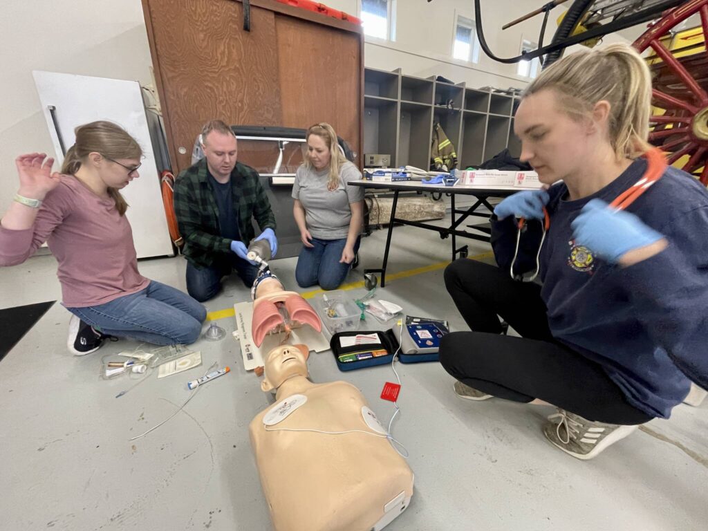 For love of one’s neighbors: volunteers practice EMT skills | The Daily ...