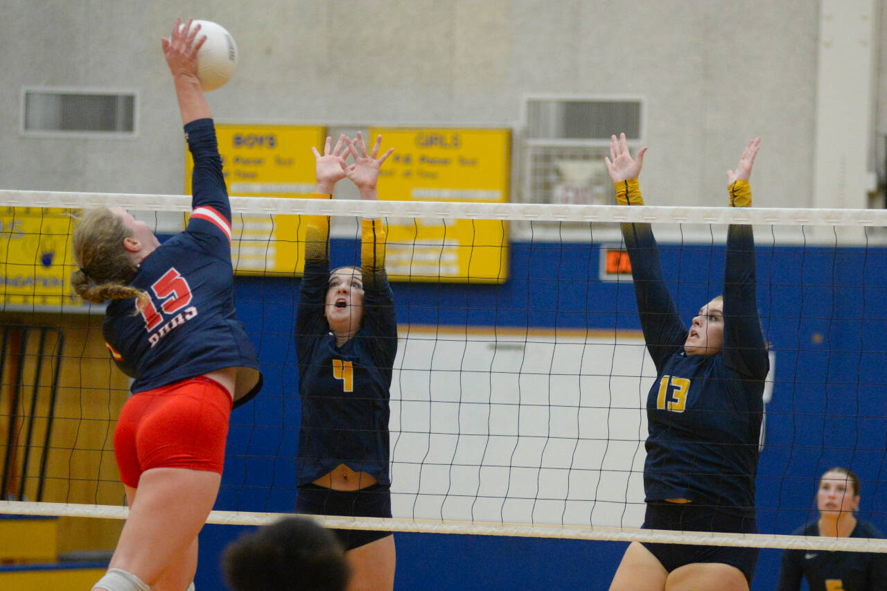 RYAN SPARKS | THE DAILY WORLD Aberdeen’s Claire Mottinger (4) and Alyvia Lamont (13) attempt to block the shot of Black Hills’ Ashley Harris during a straight-set loss on Thursday in Aberdeen.