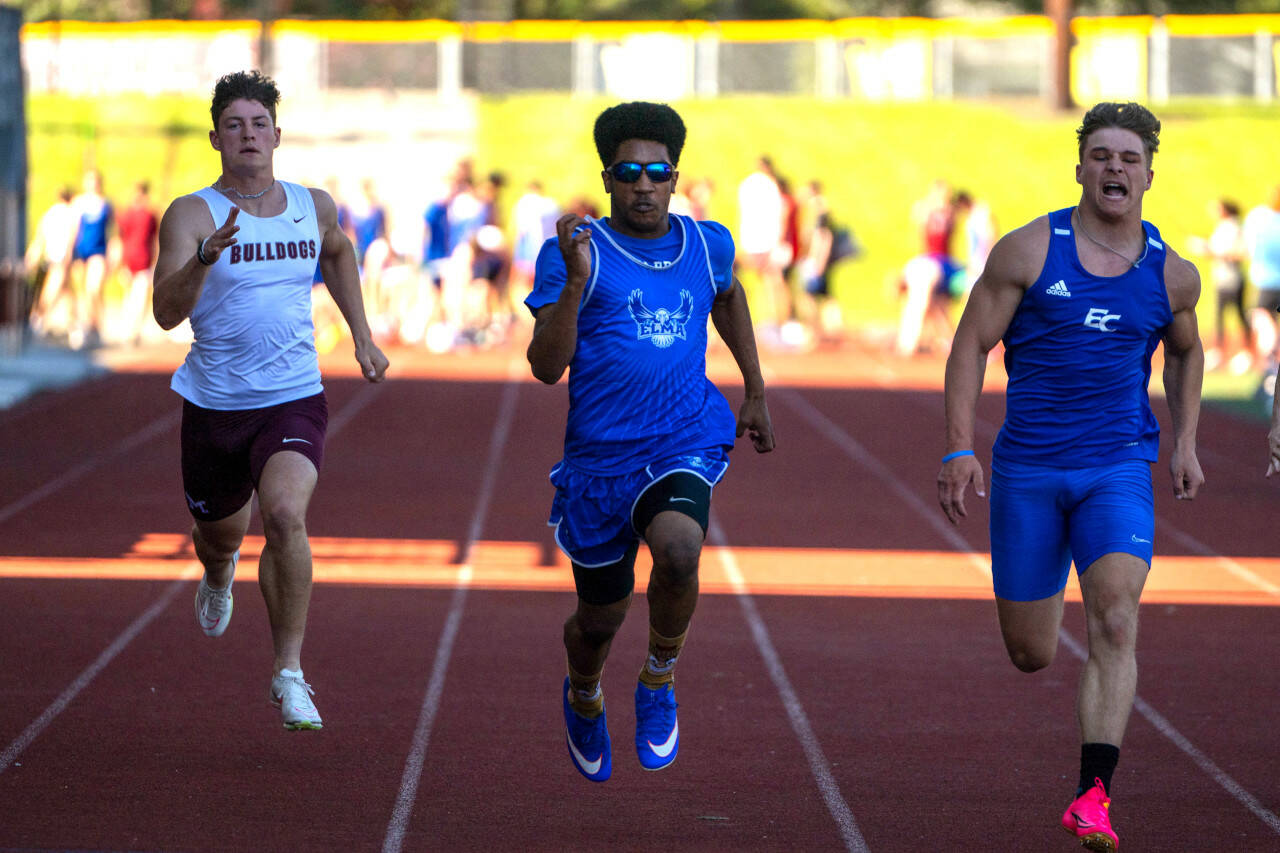 PHOTO BY FOREST WORGUM Elma’s Ricardo Guadarrama (middle) won the boys 100-meter race at the 1A Evergreen Championships on Friday at Montesano High School.