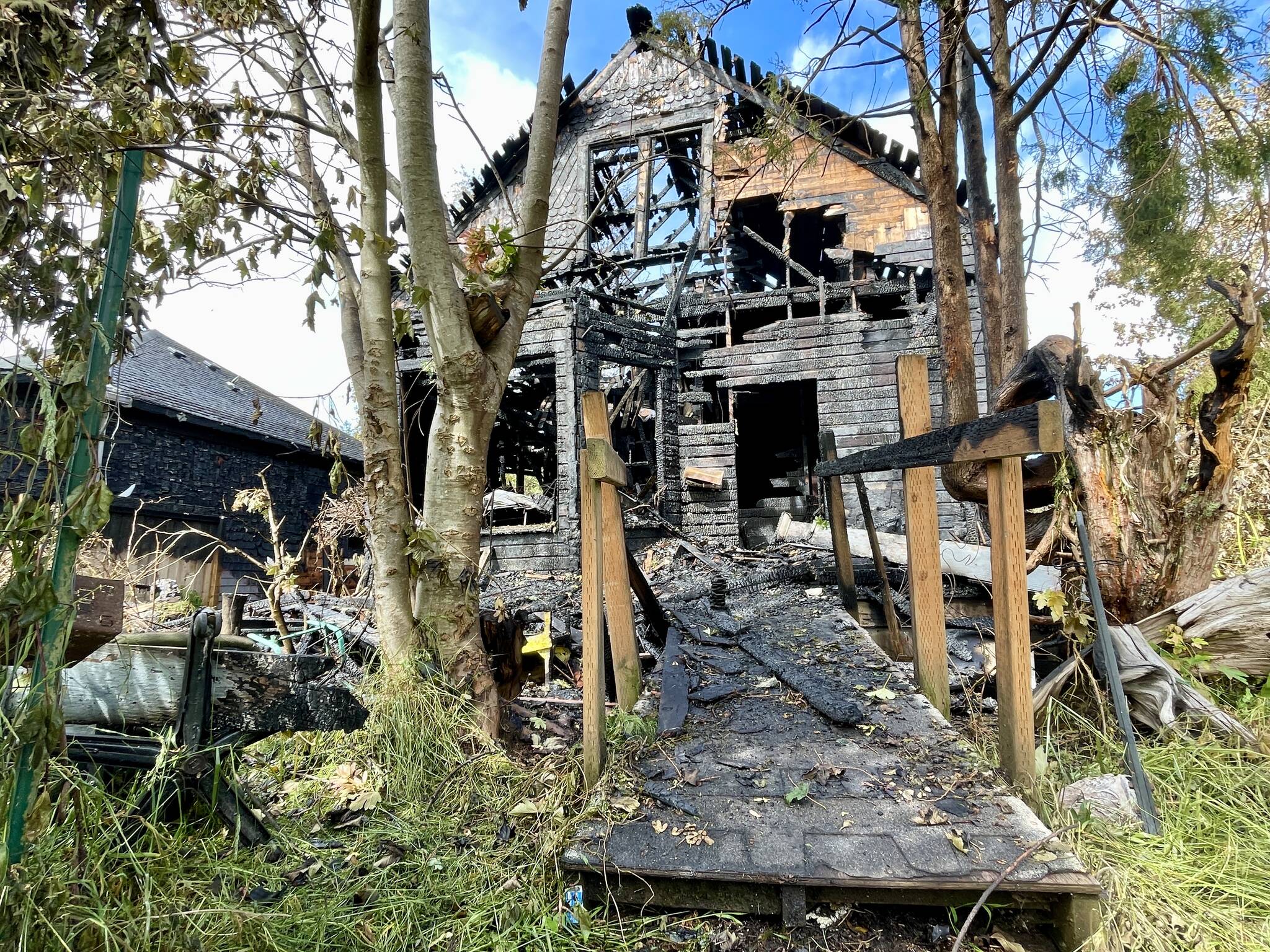 A vacant house in Hoquiam was destroyed Sunday night in a fire that damaged a neighboring house. (Michael S. Lockett / The Daily World)