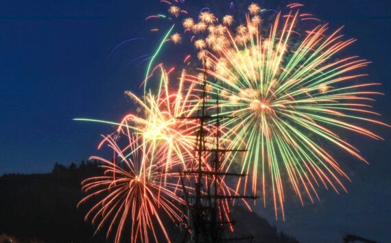 Andrew Smith of Adventure Photography
In 2022, fireworks filled the sky that surrounded the Lady Washington on July 4 at Grays Harbor Historical Seaport. The “peony” firework is the “most commonly seen shell type” according to American Pyrotechnics Safety and Education Foundation.
