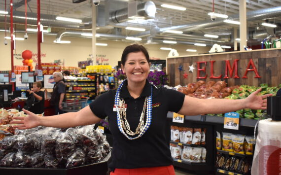 Matthew N. Wells / The Daily World
Shannon Browning, owner of the new Grocery Outlet store in Elma — 10 Eagle Dr., — welcomed hundreds, if not thousands of people to her store’s grand opening on Thursday morning. The parking lot, with a count of more than 190 spaces, hosted so many people that some customers chose to park at nearby Starbucks, Arby’s and Burger King.