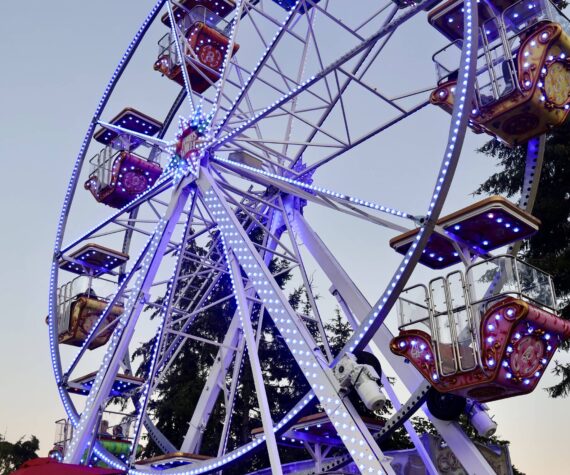 Michael S. Lockett / The Daily World
The lights beckon all to the fair.