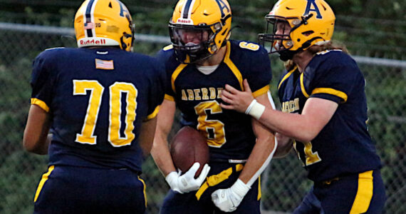 DAILY WORLD FILE PHOTO Aberdeen’s Andres Arias (70), Micah Schroeder (6) and Jaden Gladson.