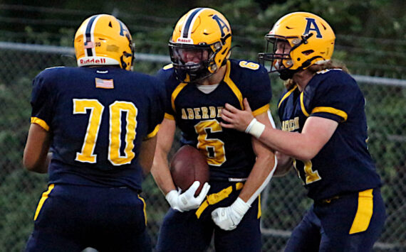 DAILY WORLD FILE PHOTO Aberdeen’s Andres Arias (70), Micah Schroeder (6) and Jaden Gladson.