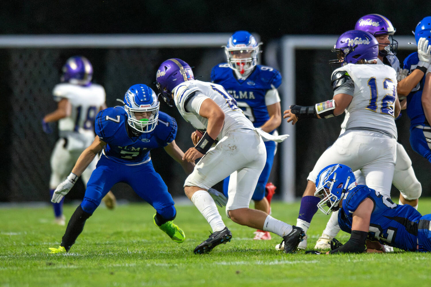 PHOTO BY FOREST WORGUM
Elma's Blaize Salazar (7) prepares to make a tackle during the Eagles' 28-7 loss to Sequim on Friday at Davis Field in Elma.