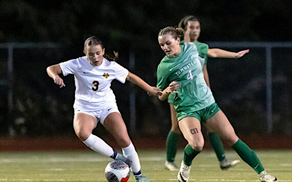 RIDLEY HUDSON | THE CHRONICLE Aberdeen’s Miley Anderson (3) and Tumwater’s Reese Heryford fight for possession during the Bobcats’ 7-0 loss on Wednesday at Tumwater High School.