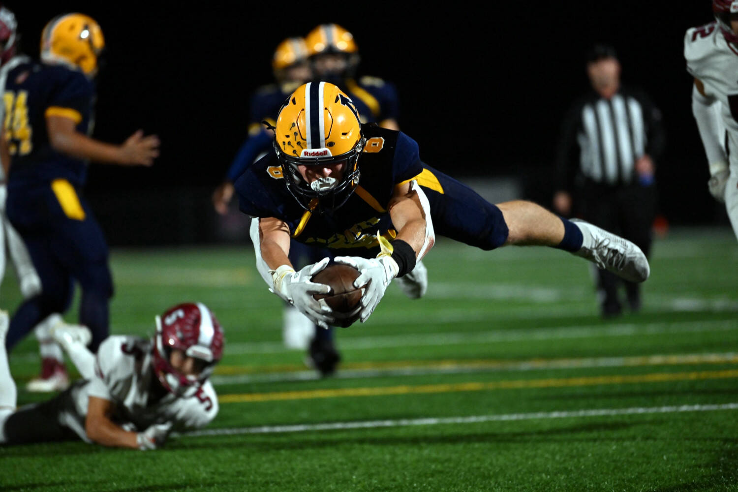 JIM THRALL | MATFOCUS.COM Aberdeen running back Micah Schroeder scores a touchdown during a 34-9 win over Hoquiam in the 119th Myrtle Street Rivalry on Friday in Aberdeen.