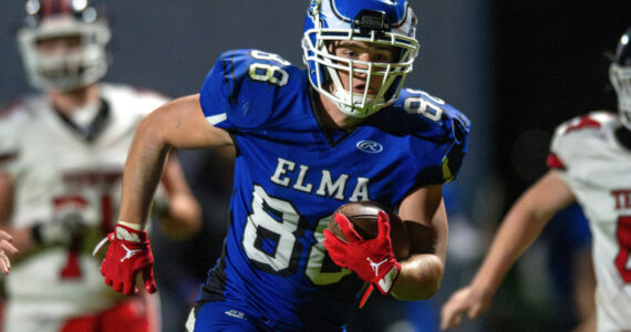 PHOTO BY FOREST WORGUM Elma’s Traden Carter scores on an interception return during a 27-16 win over Tenino on Friday at Elma High School.