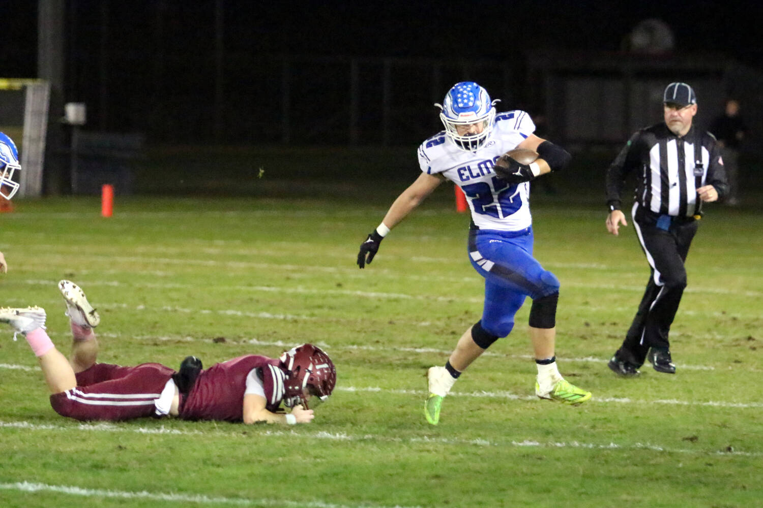 RYAN SPARKS | THE DAILY WORLD Elma running back Bo Muller (22) avoids a tackle during a 36-14 win over Hoquiam on Friday at Olympic Stadium in Hoquiam.