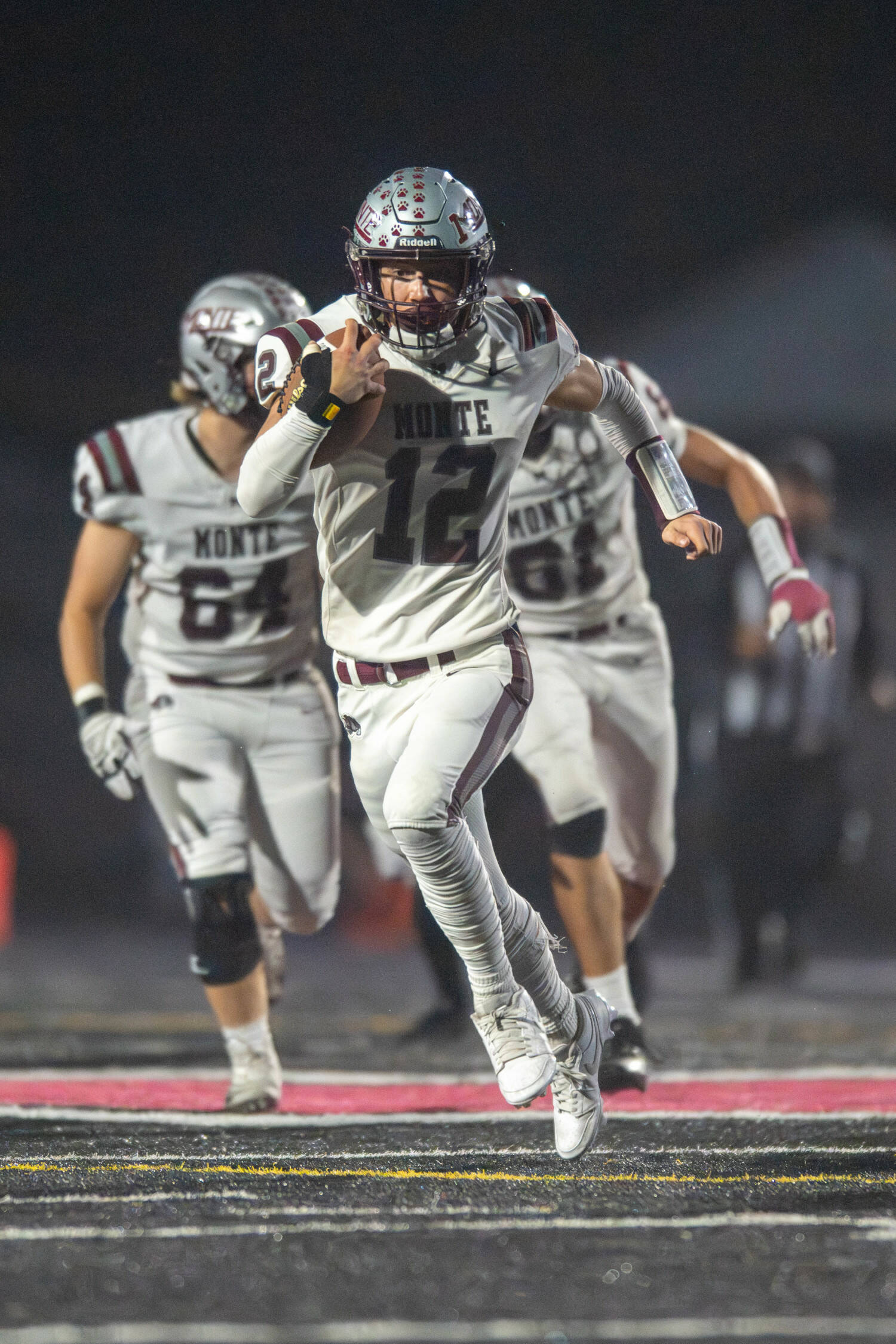 PHOTO BY FOREST WORGUM 
Montesano hopes to have receiver Toren Crites, seen here in a file photo, available when the Bulldogs host Colville in a 1A State first-round playoff game on Saturday.