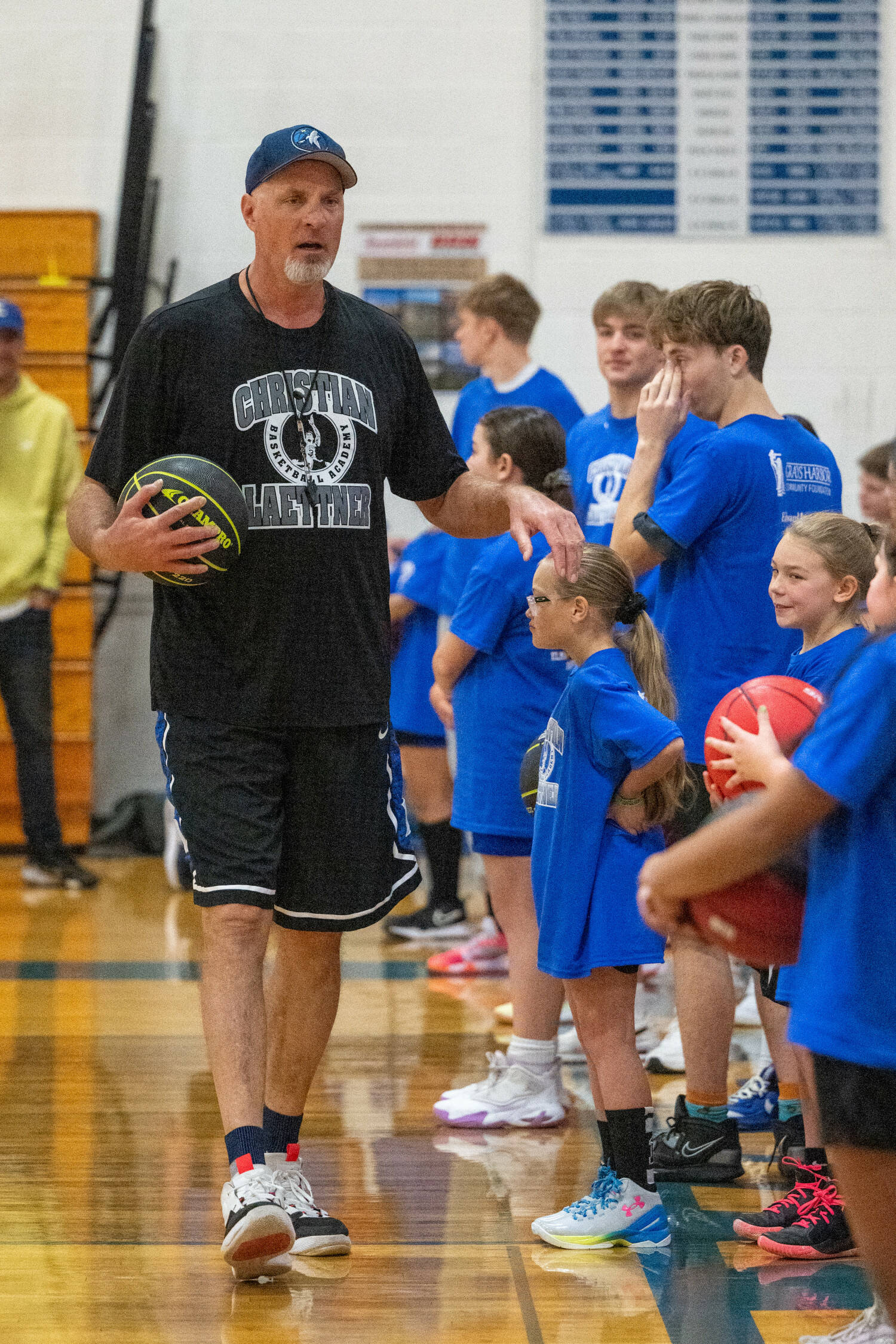 PHOTO BY FOREST WORGUM Former Duke men’s basketball star and NBA player Christian Laettner (left) instructs participants at a youth basketball camp at Elma High School on Saturday.