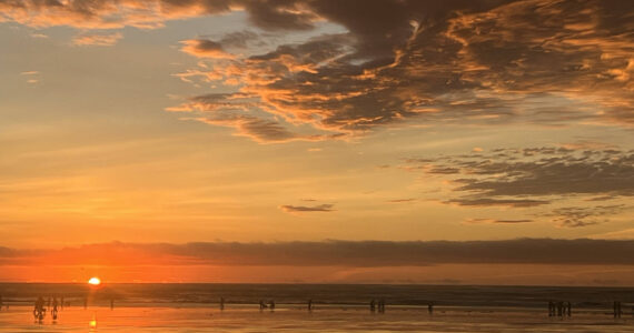 Annie Wagar / For The Daily World
Razor clam diggers enjoy the sunset during Thanksgiving weekend at Roosevelt Beach.