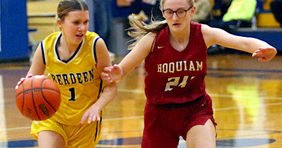 RYAN SPARKS | THE DAILY WORLD Aberdeen guard Sophia Knutson (1) dribbles against Hoquiam’s Nadine Stewart during the Grizzlies’ 60-57 win on Thursday at Sam Benn Gym in Aberdeen.