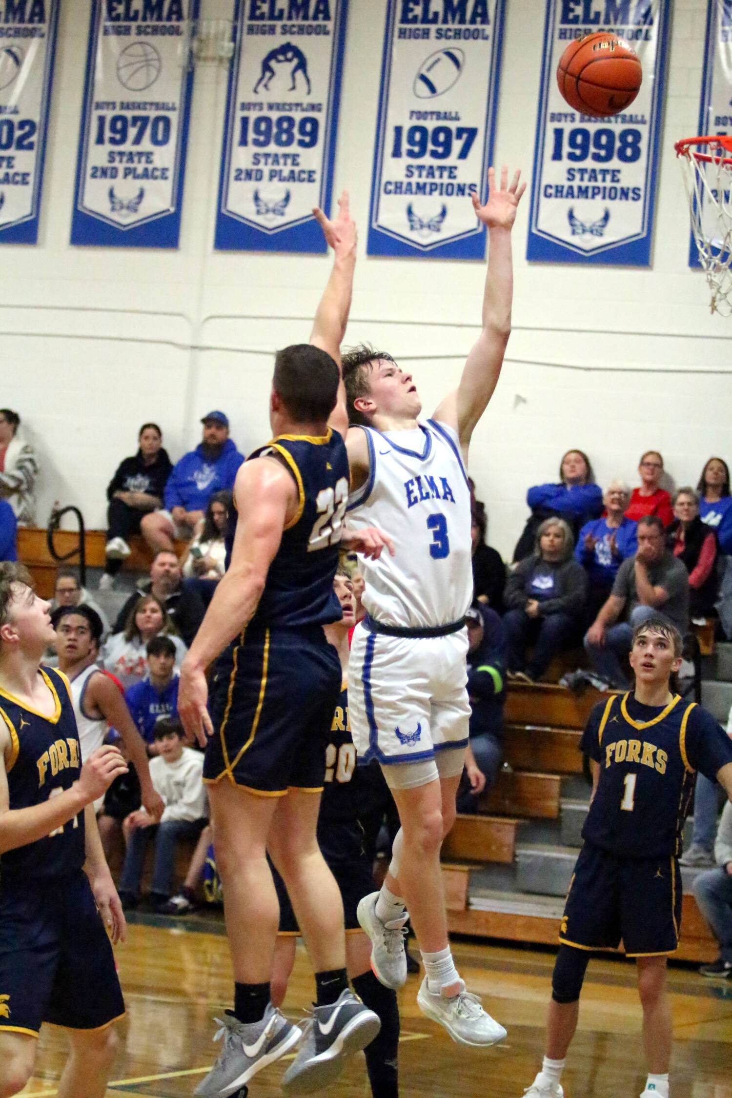 RYAN SPARKS | THE DAILY WORLD Elma’s Isaac McGaffey (3) puts up a shot during a 67-48 loss to Forks on Friday at Elma High School.