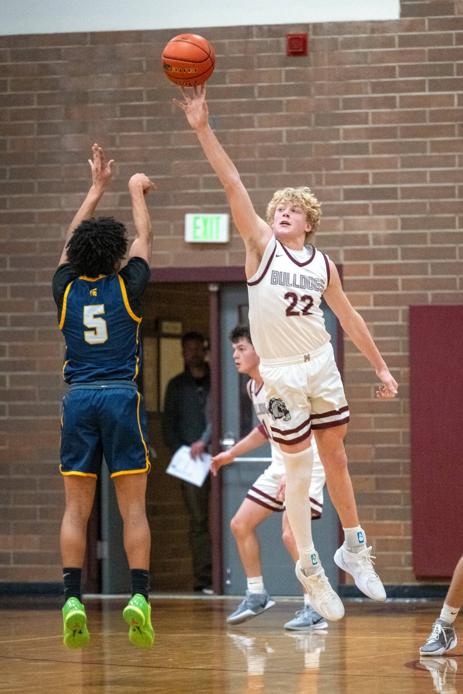 PHOTO BY FOREST WORGUM Montesano’s Mason Fry (22) gets his fingers on a shot by Forks’ Bubba Hernandez-Stansbury during the Bulldogs’ 58-51 loss on Friday at Montesano High School.