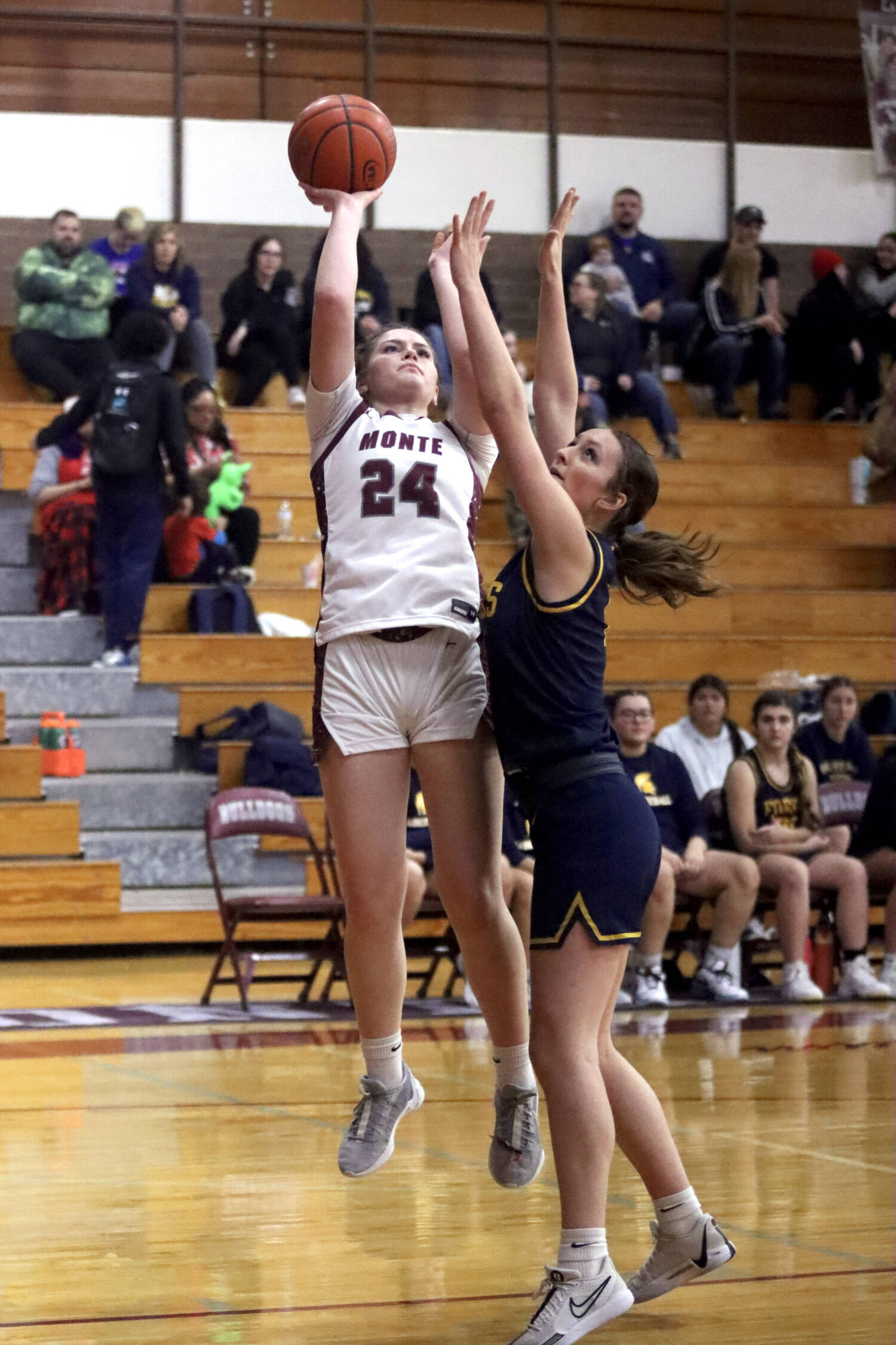 PHOTO BY HAILEY BLANCAS Montesano junior forward Jillie Dalan (24) scored a game-high 22 points in the Bulldogs’ 40-23 victory on Friday in Montesano.