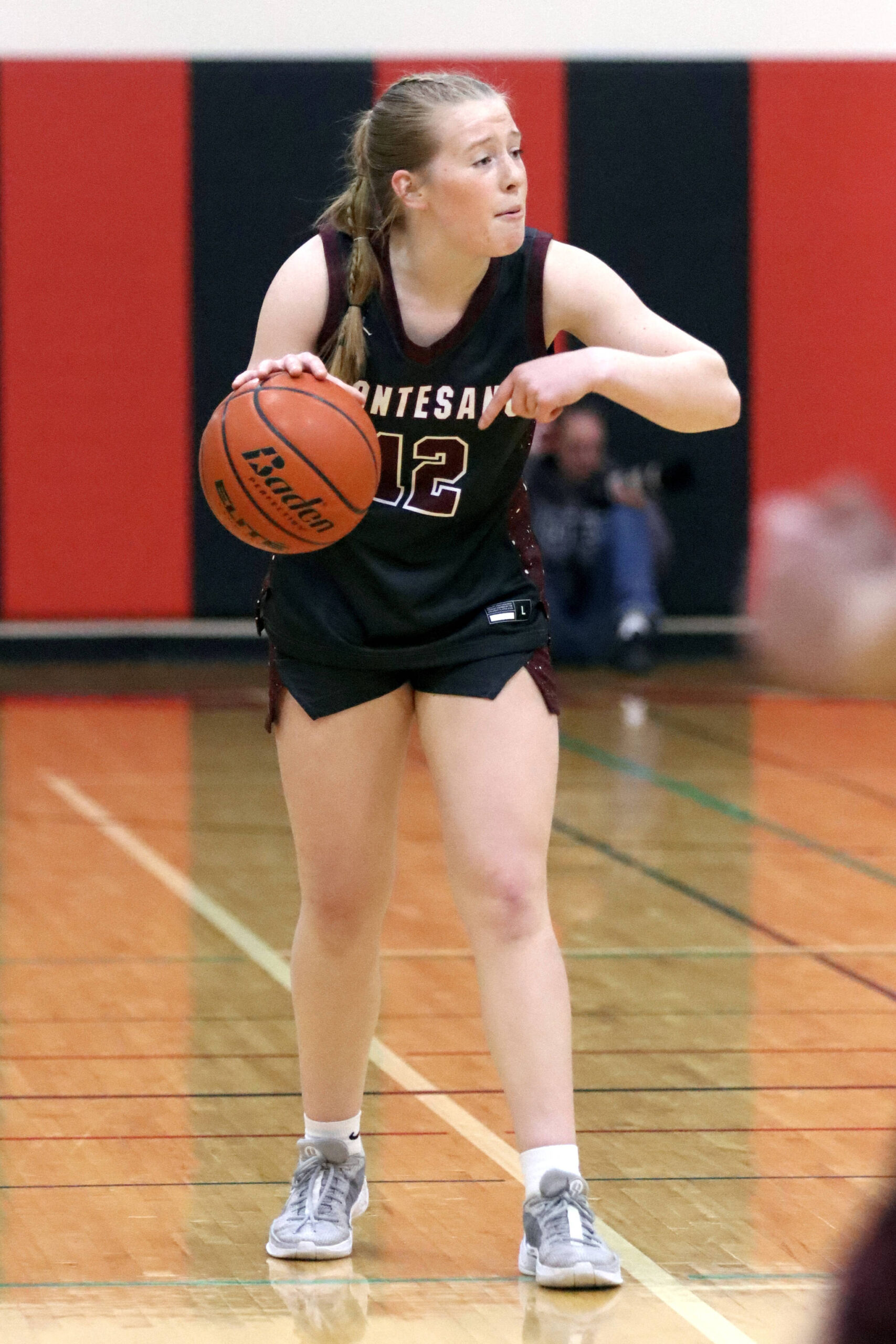 PHOTO BY HAILEY BLANCAS Montesano point guard Tieander Olson was one assist shy of a triple-double in the Bulldogs’ 43-30 win over Mossyrock on Monday at Mossyrock High School.