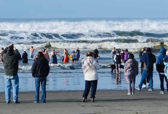 <p>Corinne Srsen photos</p>
                                <p>Onlookers cheer for the brave during last year’s Ocean Shores Polar Plunge.</p>