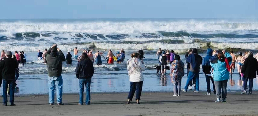 <p>Corinne Srsen photos</p>
                                <p>Onlookers cheer for the brave during last year’s Ocean Shores Polar Plunge.</p>