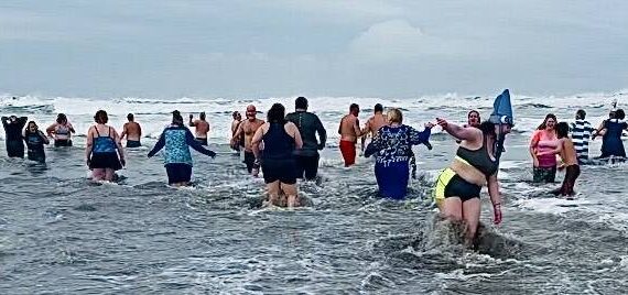 Barbara A. Smith photos / For The Daily World
There was a lot of screaming as the Polar Plungers entered the Pacific Ocean in Ocean Shores on Wednesday.