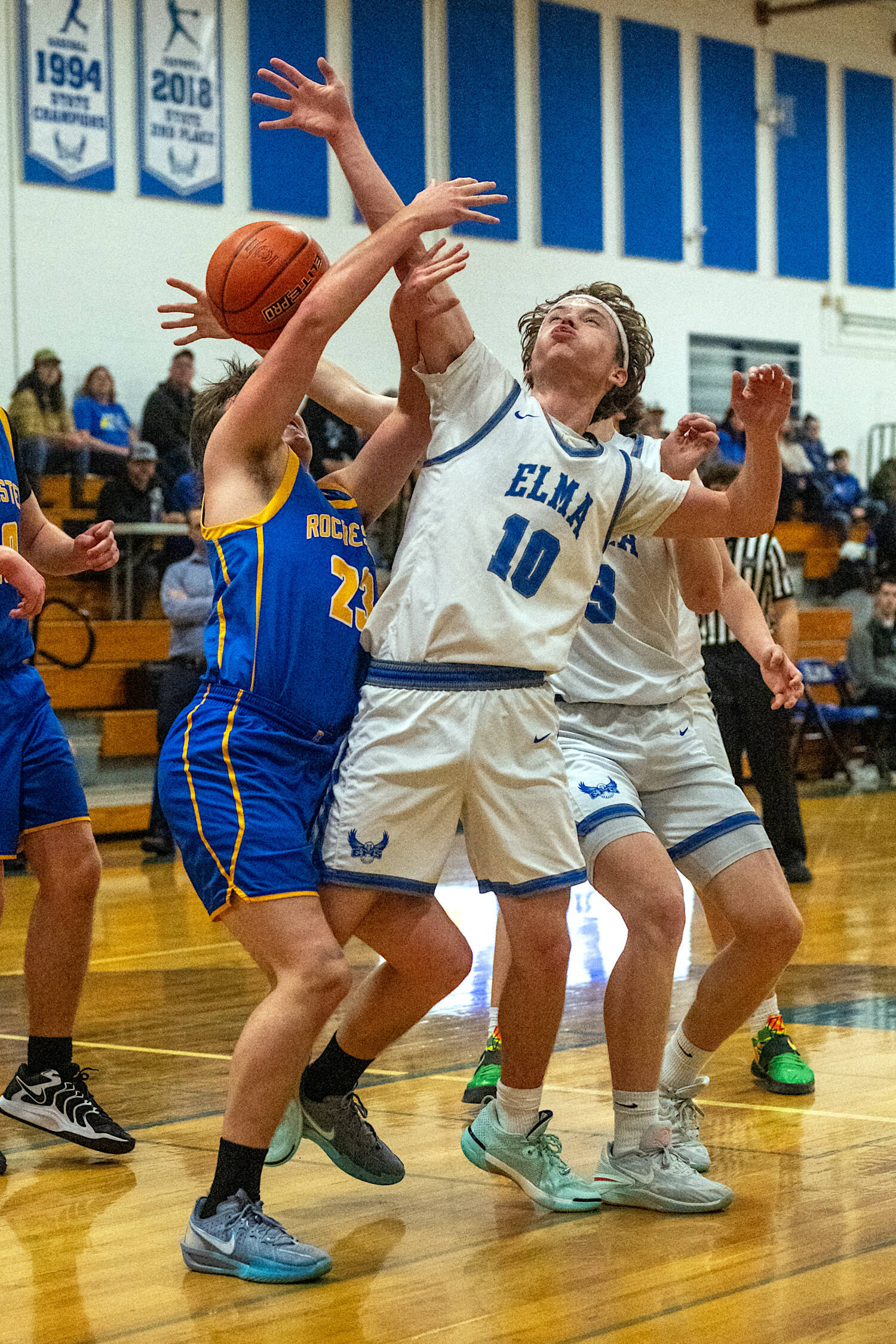 PHOTO BY FOREST WORGUM Elma’s Luke Schneider (10) and Rochester’s Zander Miller collide during the Eagles’ 62-29 victory over Rochester on Friday at Elma High School.