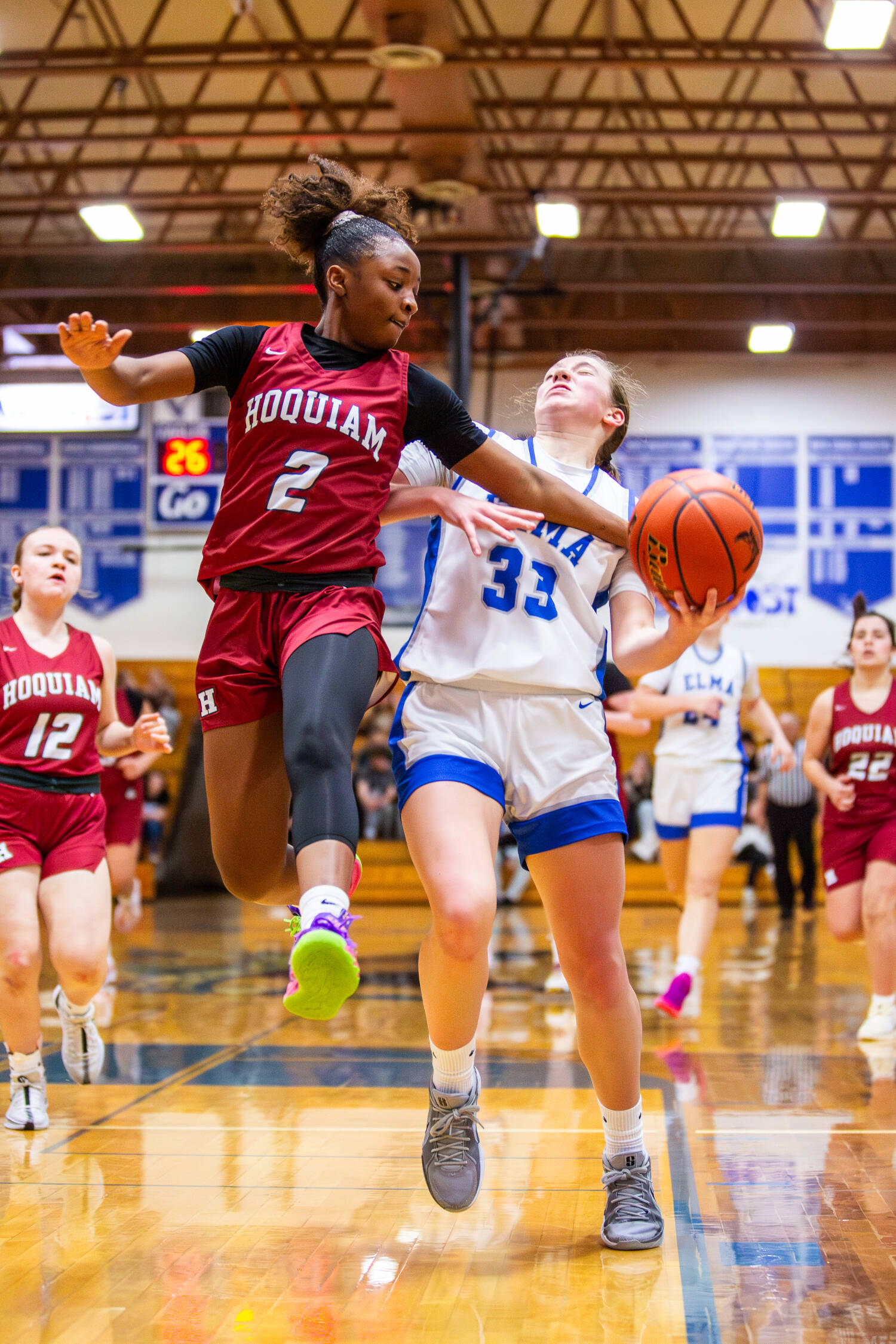 PHOTO BY MIKE ROBERTS Hoquiam’s RenaeJah Burtenshaw (2) defends Elma’s Olivia Moore during the Grizzlies’ 49-27 win on Tuesday in Elma.