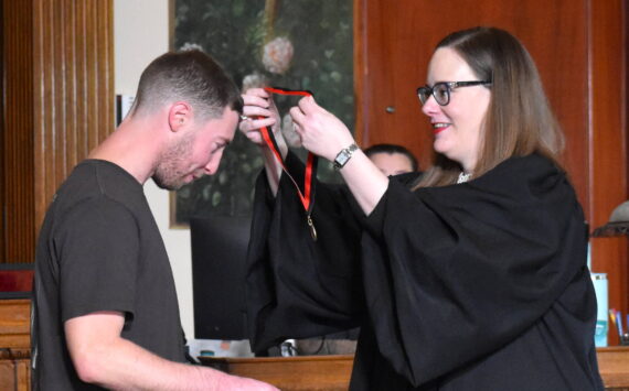 Jerry Knaak photos / The Daily World
Grays Harbor County Superior Court Judge Katherine L. Svoboda presents Wayne Giberson with a medal.